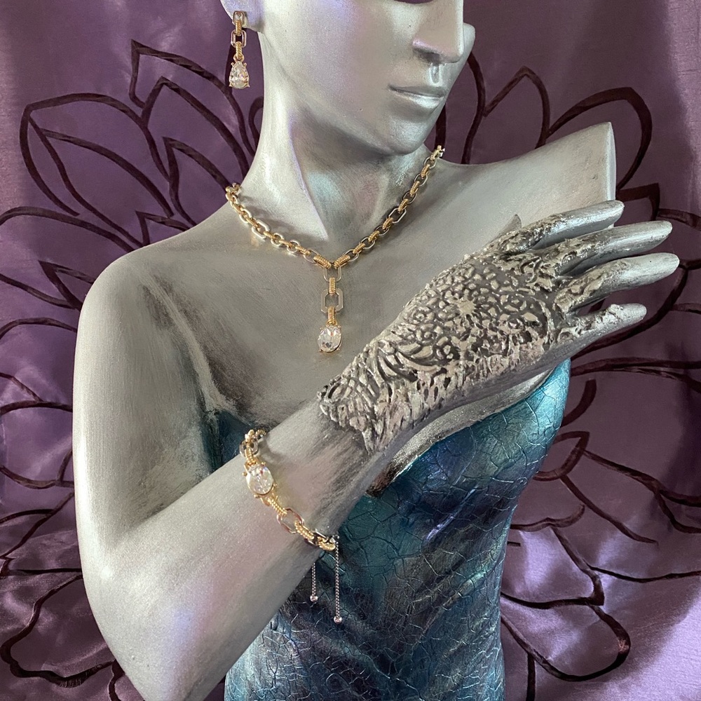 ~White House Black Market Mixed Metal Necklace Set